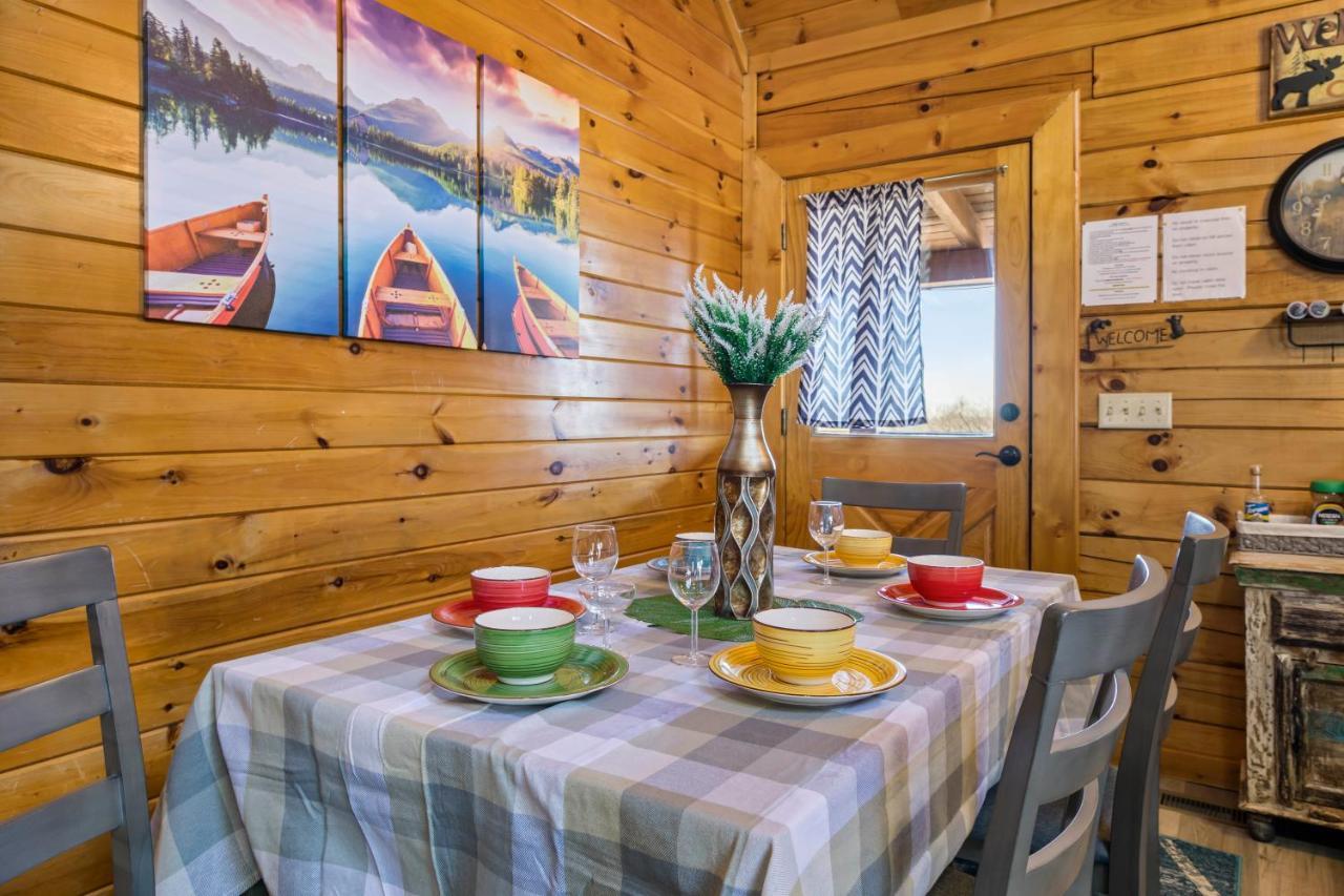 סביירוויל Serenity, A Rustic Log Cabin Retreat מראה חיצוני תמונה